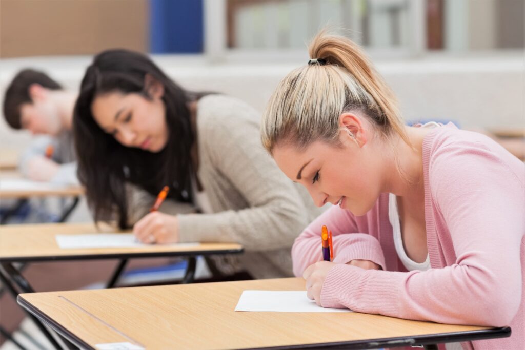 Examen oficial de inglés en Valencia Academia ADOS